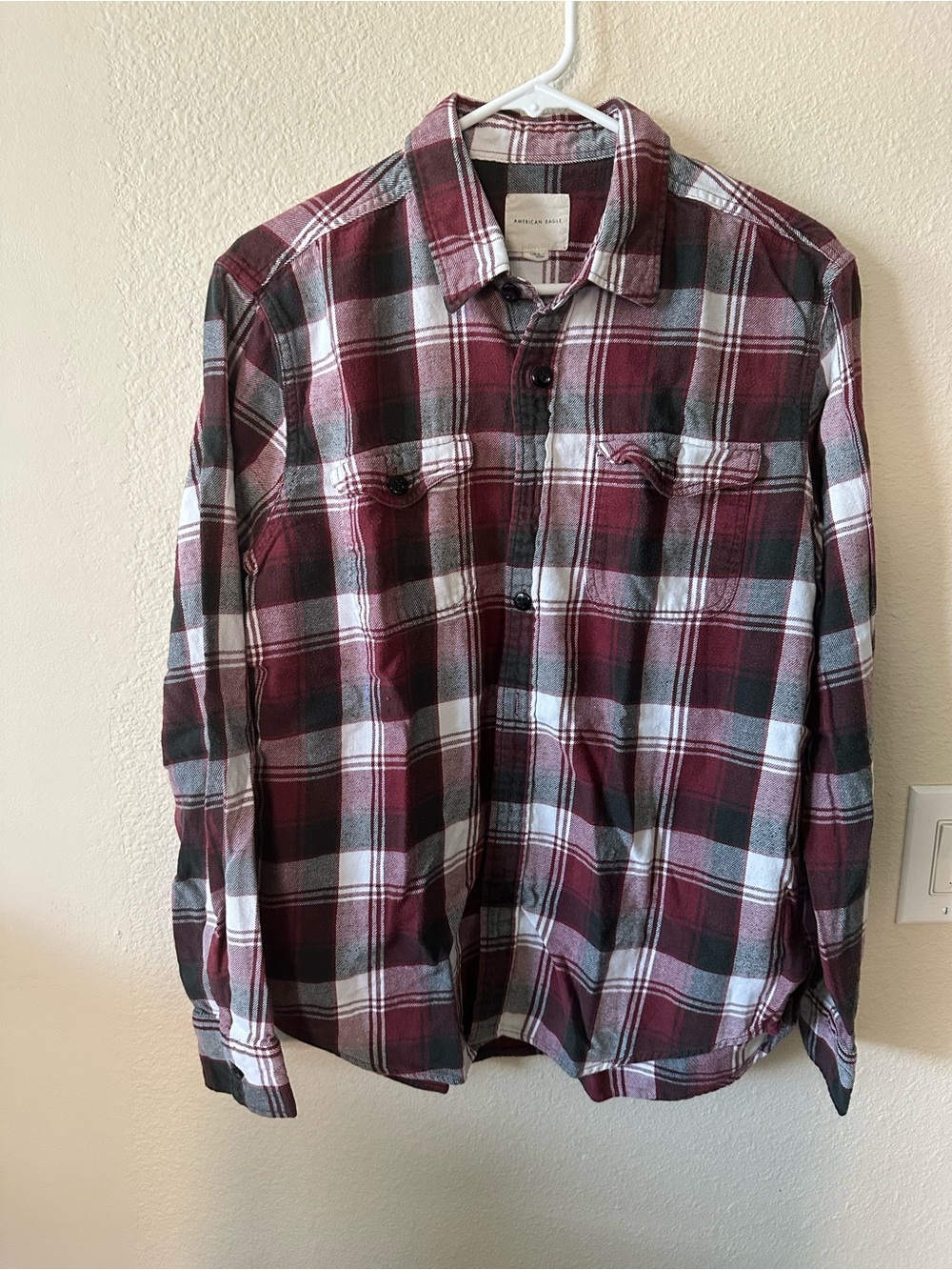 American Eagle Men's shirt with lines size L/pre owned 1446